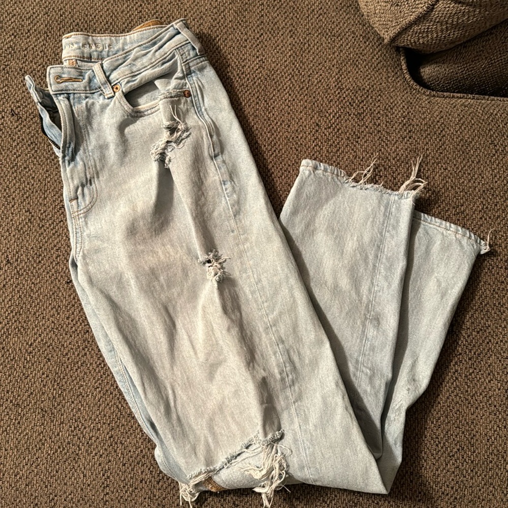 AMERICAN EAGLE MOM JEANS